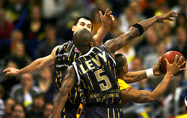 正是基于他 正是基于他