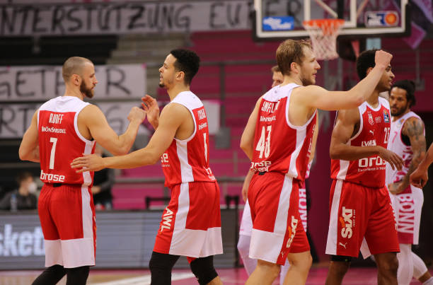 而是在此基 而是在此基